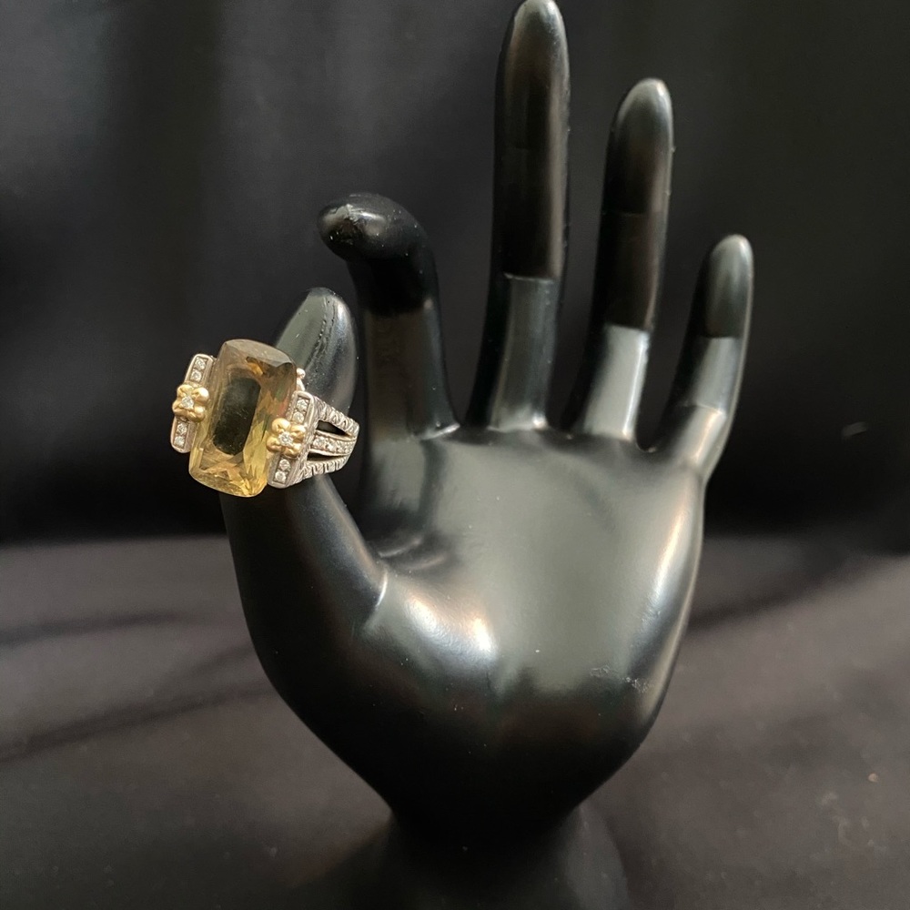 Unique Ring